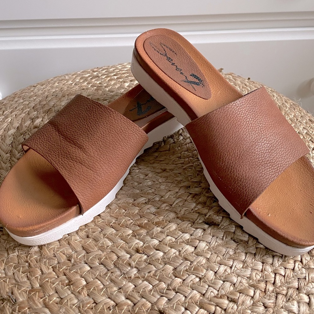 SEVEN7 Slide Sandals